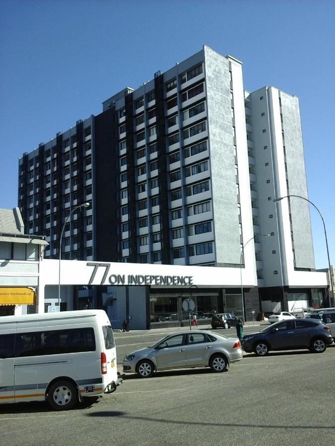 77 On Independence Apartments Windhoek Esterno foto